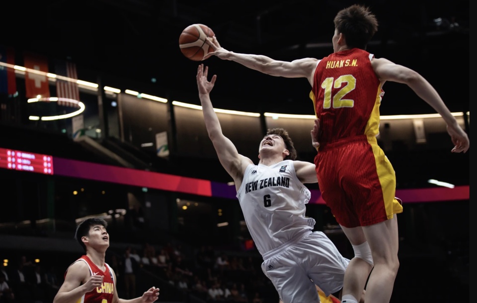 青赛上的惊, 面的球场统, 引人注目 青赛上的惊, 面的球场统, 引人注目